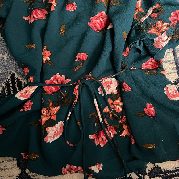 Women’s floral wraparound top - Picture 4 of 5